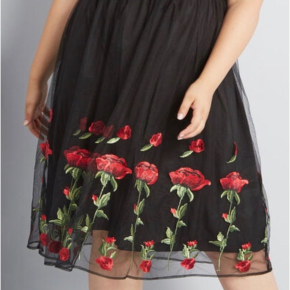 MODCLOTH Tulle Embroidered Sleeveless Rose Black Midi Dress - Picture 2 of 10